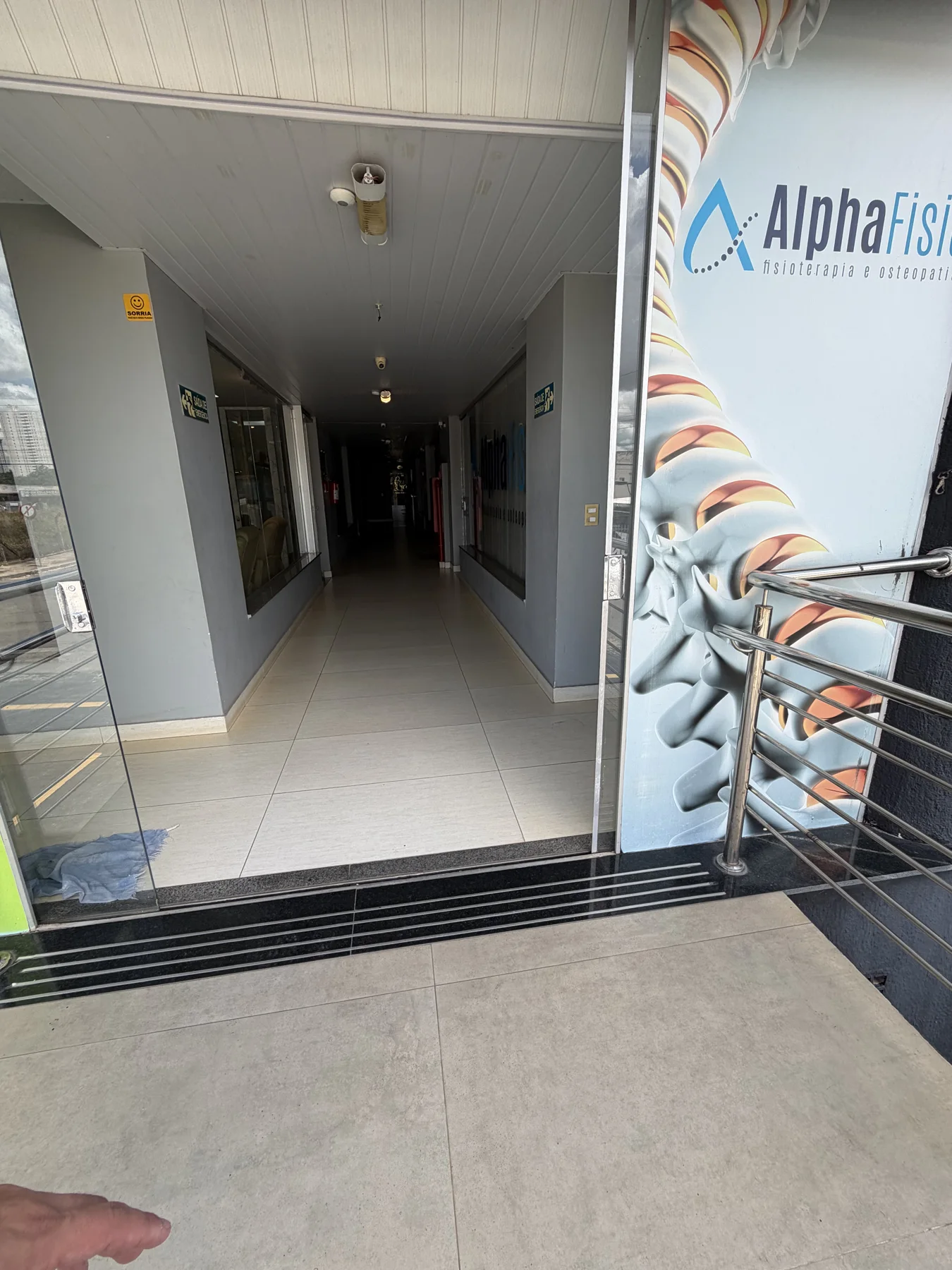 Entrada da clínica Alphafisio em Goiânia