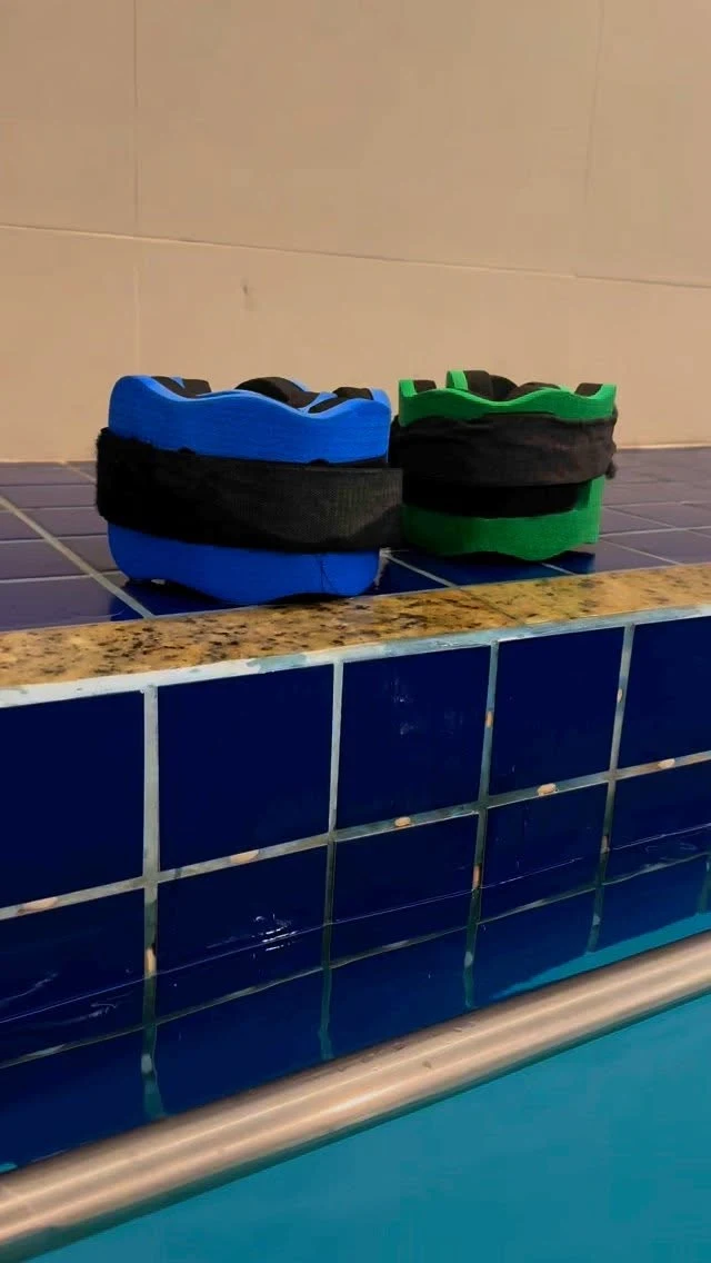 Equipamentos de hidroterapia à beira da piscina, capa do vídeo publicado pelo Dhiego